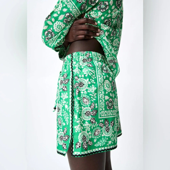 Zara Cotton  Handkerchief Shorts, size Small - Picture 1 of 9